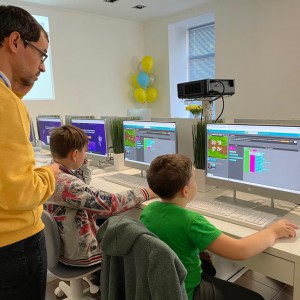 KIBERone уже в Саратове! - КИБЕРшкола программирования для детей, компьютерные курсы для школьников, начинающих и подростков - KIBERone г. Кстово